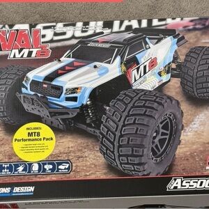 MT8 Monster Truck - Blue and Black